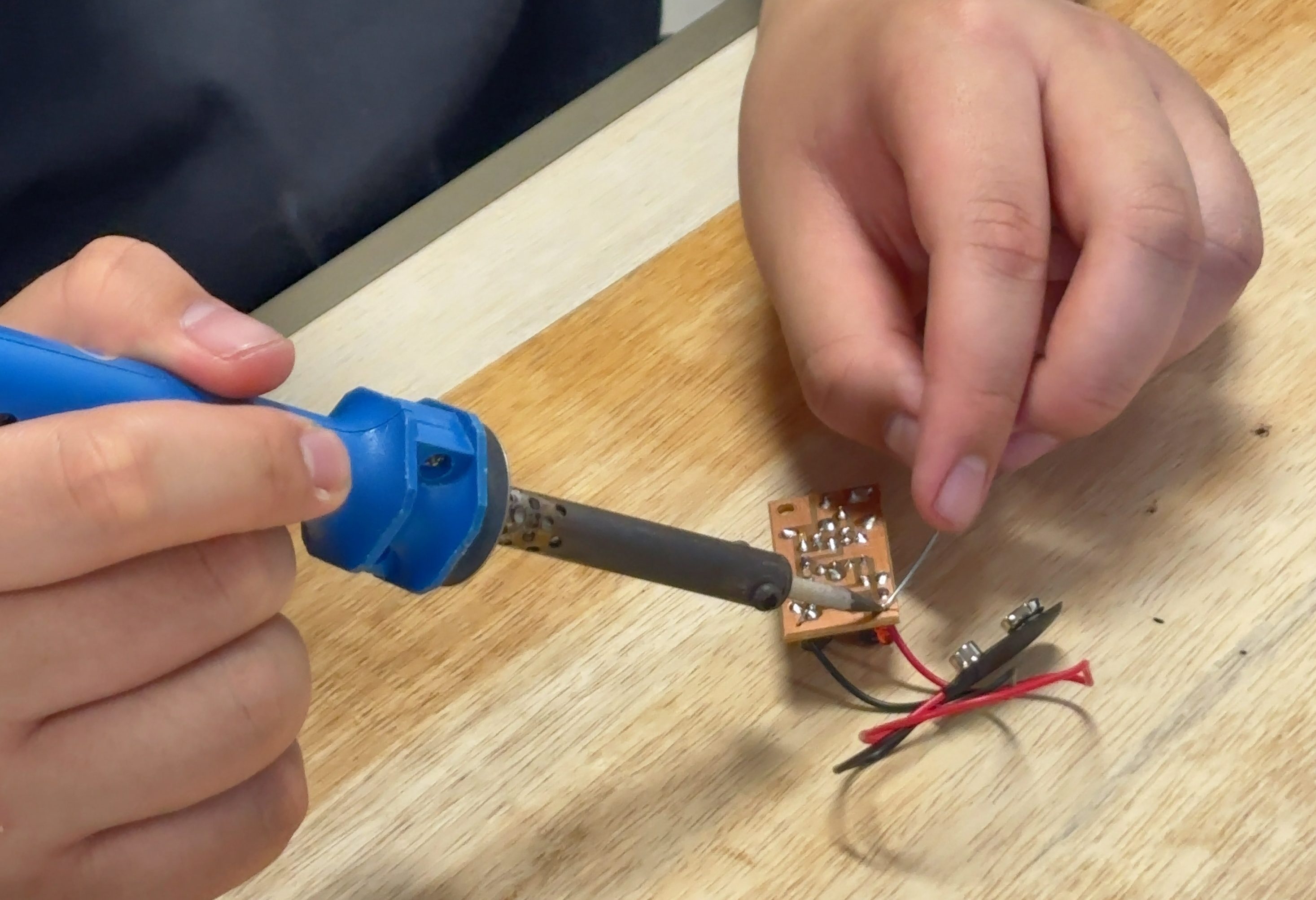 はんだ付け作業